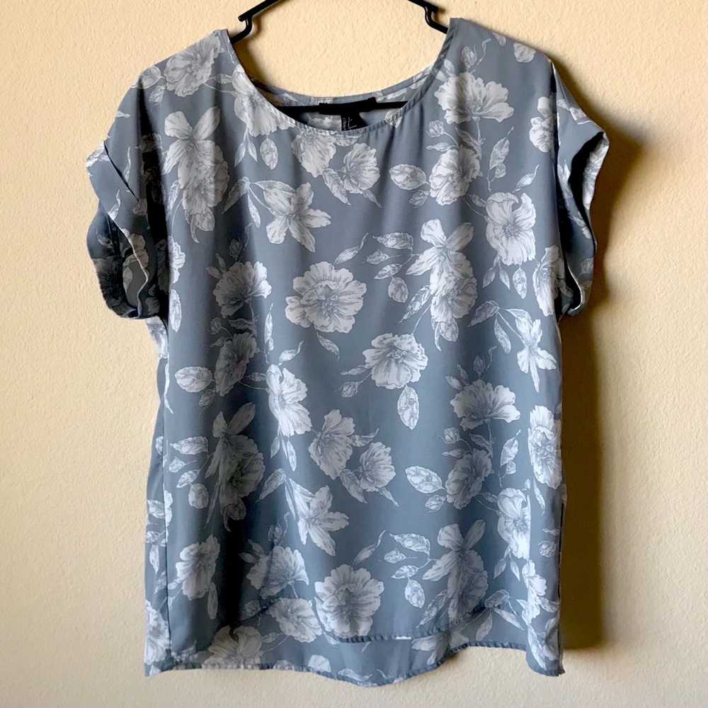Forever 21 Gray Floral Blouse